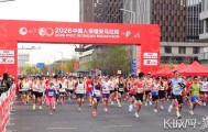 世界杯赛事回顾-2026雄安马拉松开跑 1.2万名跑者用脚步丈量未来之城|李征|雄安新区|半程马拉松|赛道|选手_新浪体育_新浪新闻
